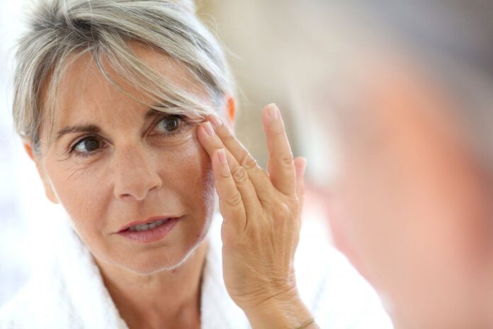 Bệnh về mắt thường khá phổ biến ở những người cao tuổi