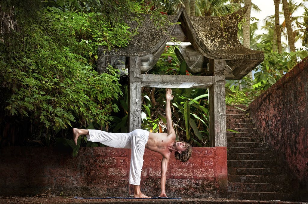 Tư thế nửa mặt trăng vặn xoắn – Parivrtta Ardha Chandrasana